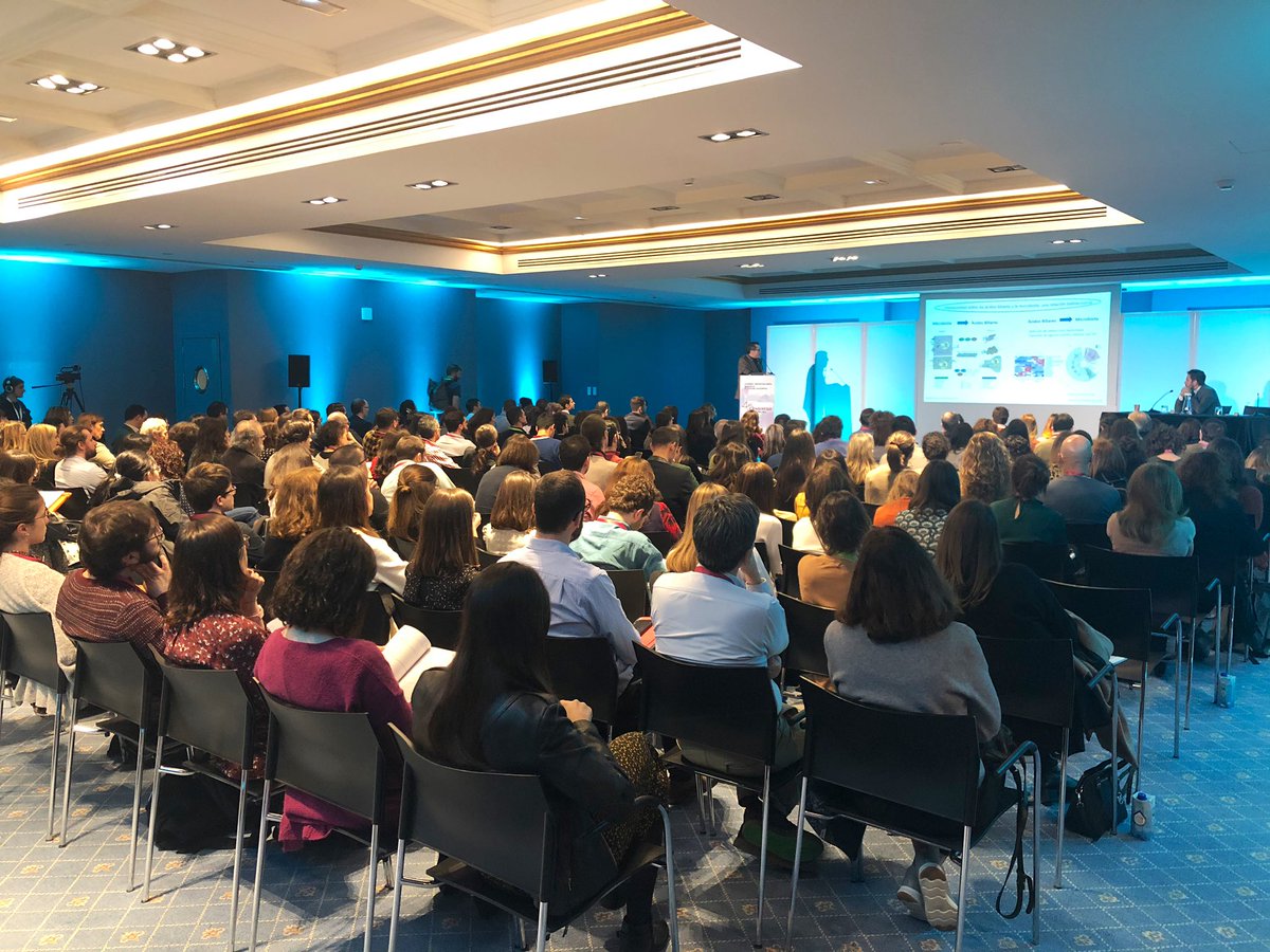 JSGracia's tweet photo. Sala totalmente llena (con asistentes de pie) en el Curso de Hepatología Básica y Traslacional del congreso #AEEH2020. Y pensar que no hace tanto se nos cuestionaba la necesidad de esta actividad dentro de nuestro congreso anual... Enhorabuena Dr Cubero por el excelente programa! https://t.co/zjTaUhoG2J