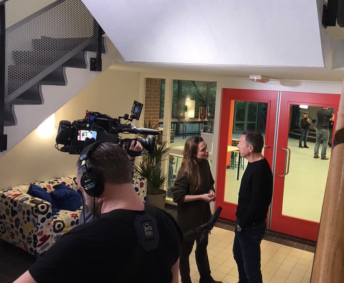 NicoTeun's tweet photo. Vandaag maakt @ITV opnames tijdens de Art Heroes workshops op Het Hofpark @onderwijsspec Leerlingen werken toe naar een prachtig optreden @PodiumGigant  @specialheroes Met dank aan @VriendenLoterij https://t.co/A2xSAfcnsk