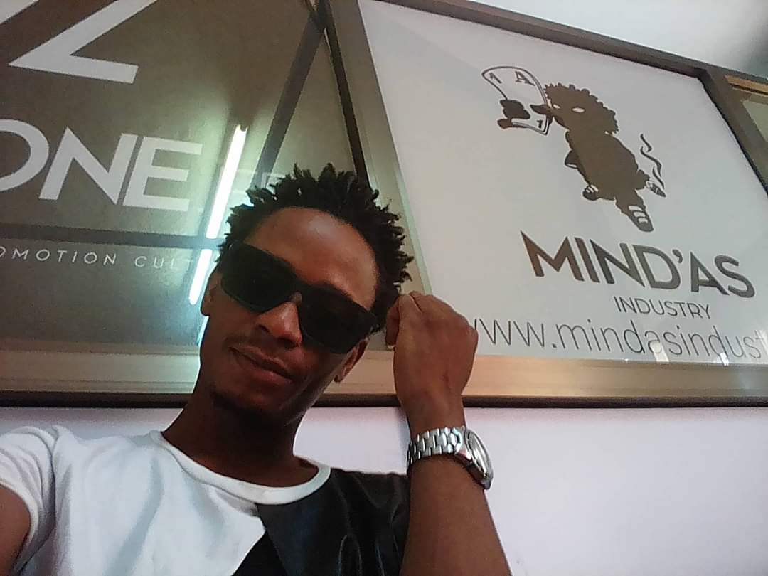 Mindasindustry's tweet photo. #kinayofficiel guerrier #229KINGGGGG
Abonnez-vous: https://t.co/ZVm6yNUw8A
#mindasindustry #bpmstudio #Seulletaffpaie https://t.co/nPfeR1spPu