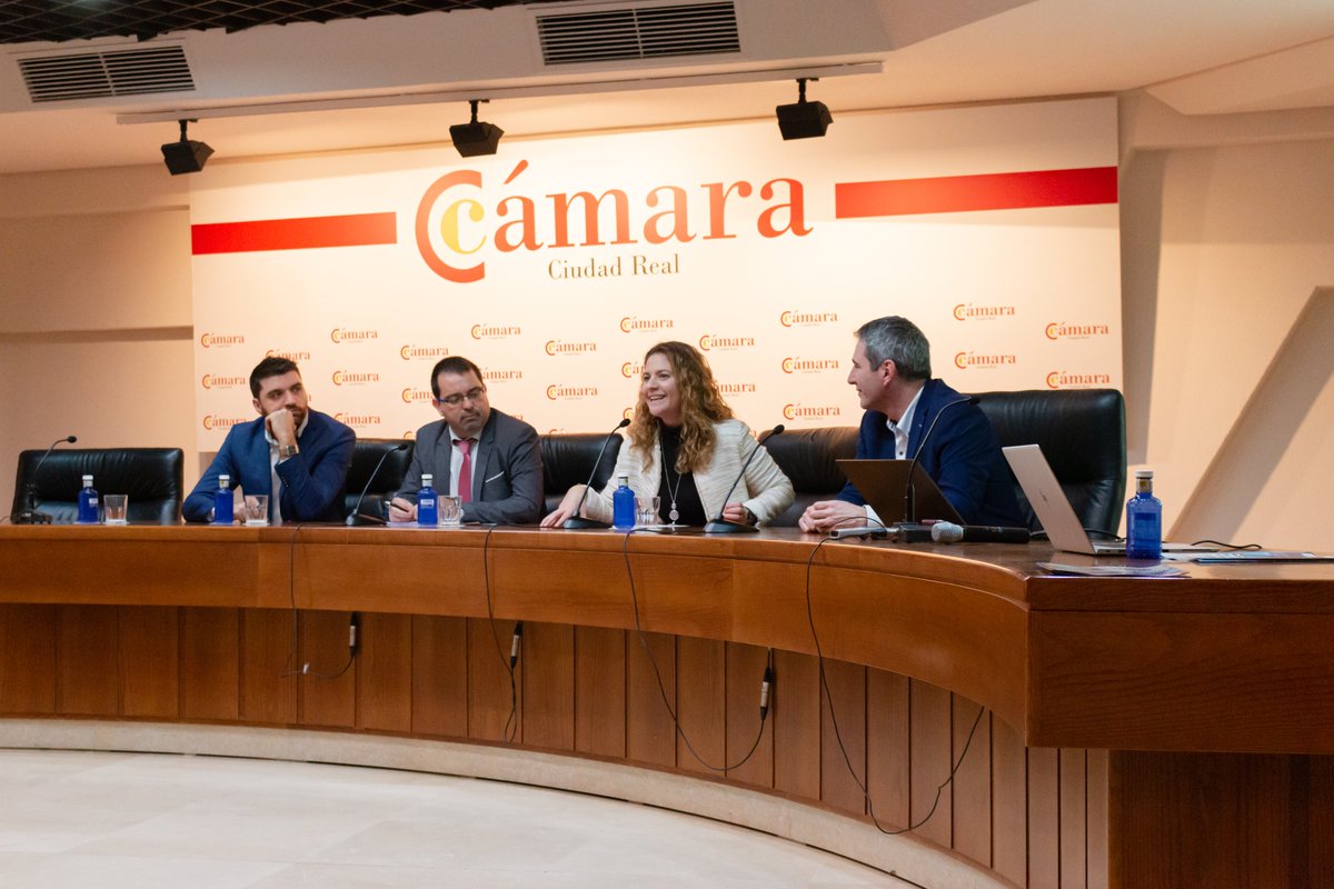 camaracr's tweet photo. Hoy ha tenido lugar la jornada  ‘Conoce las ventajas de implantar Lean en tu empresa’📝en Cámara de Comercio de Ciudad Real👍para conocer cómo Lean te ayuda en tus procesos de innovación y gestión empresarial💡 

#Camaracomerciocr #Ciudadreal #innocamaras #Lean #MetodoLean #PYMES https://t.co/2EKIoHf1iP