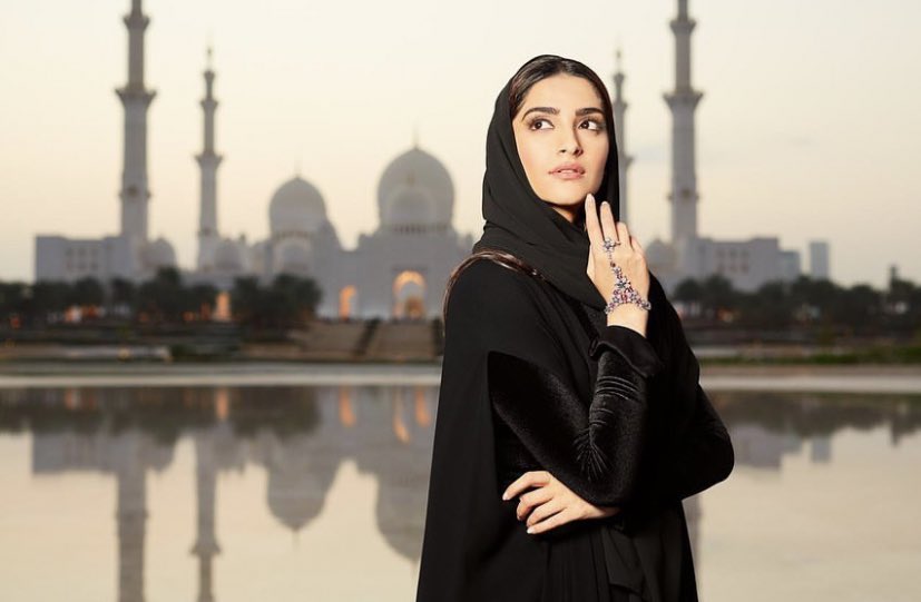 SonamKapoorFC's tweet photo. .@sonamakapoor for @Bulgariofficial https://t.co/BN2MhY7bqr