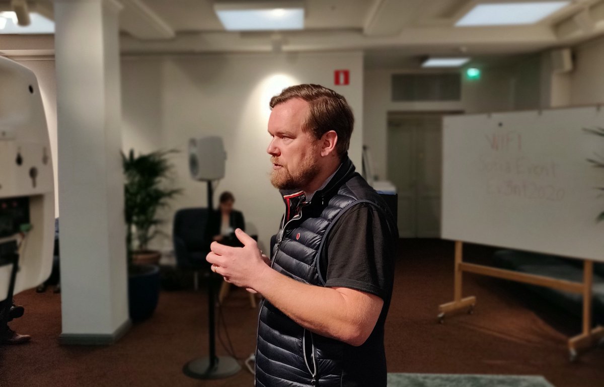 Aina upean innostava <a href="/AnttiMerilehto/">Antti Merilehto 🇺🇦</a> avaa datan käyttöä, arvoa, jakamista, siiloja, ... ja mikä tällä hetkellä AI + IoT tekemisessä mättää, ja miten voitaisiin/pitäisi toimia aikaansaaden 💶 💰 arvoa! Case <a href="/valmetglobal/">Valmet</a> really impressive! <a href="/Houstonanalytic/">Houston Analytics</a> <a href="/Software_FI/">Software Finland ry</a>