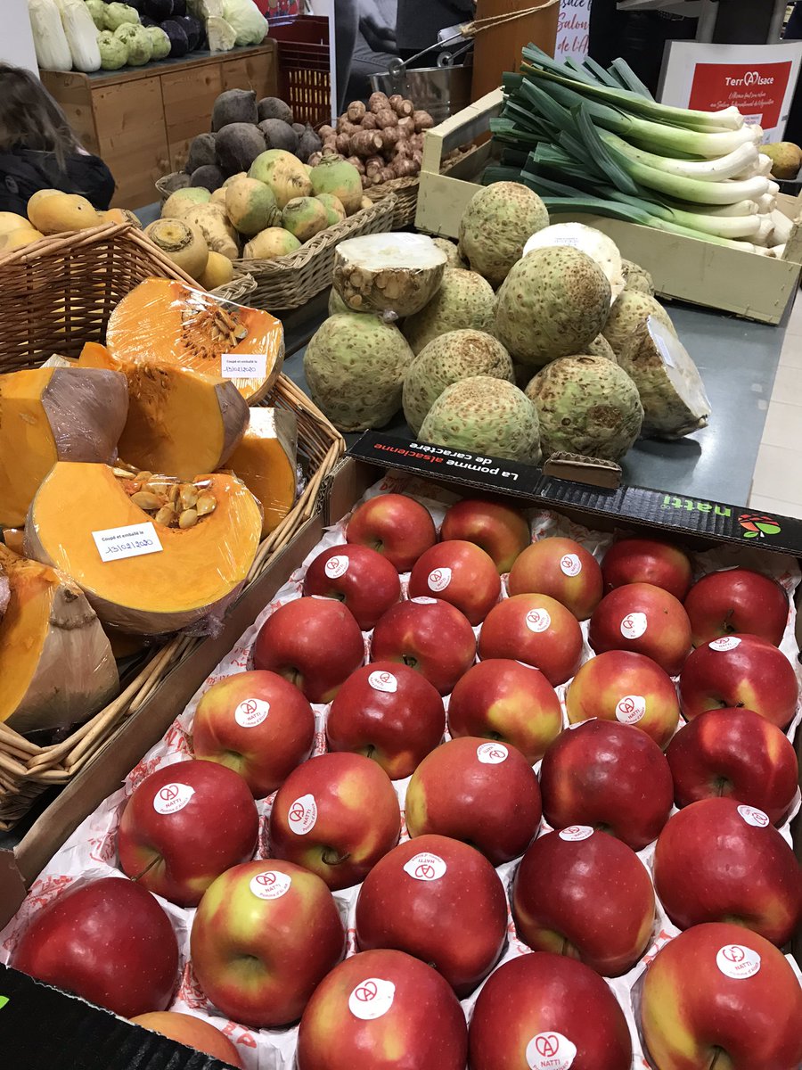AliciaJacquier's tweet photo. 🍎🥨🍷L’Alsace fait son retour au @Salondelagri, «comme un retour vers le futur » selon @F_Bierry, en présence de Denis Ramspacher, et @KlinkertBrigitt #terralsace #agriculteuretplusencore ! 🍎🥨🍷 https://t.co/zZNRFllltv