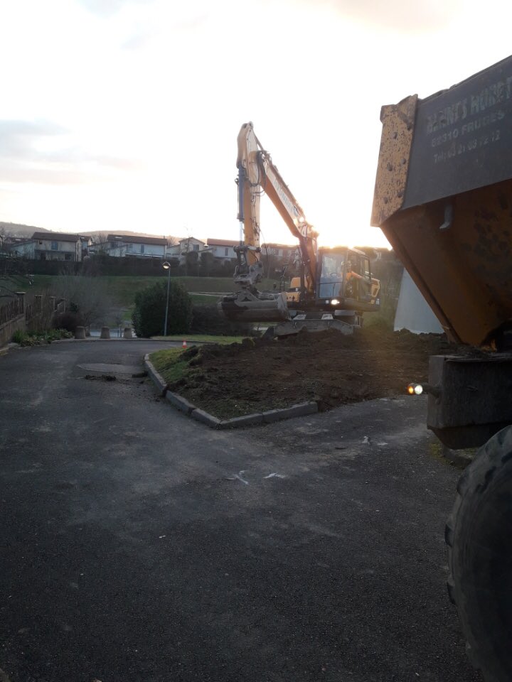 Démarrage du chantier de l'extension de l'école Françoise Dolto à #SAINTGERMAINAUMONTDOR pour le compte d’Atelier 4+