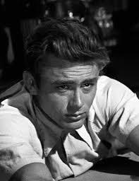 "No puedo cambiar la dirección del viento, pero sí ajustar mis velas para llegar siempre a mi destino".
James Byron Dean
#Fuedicho