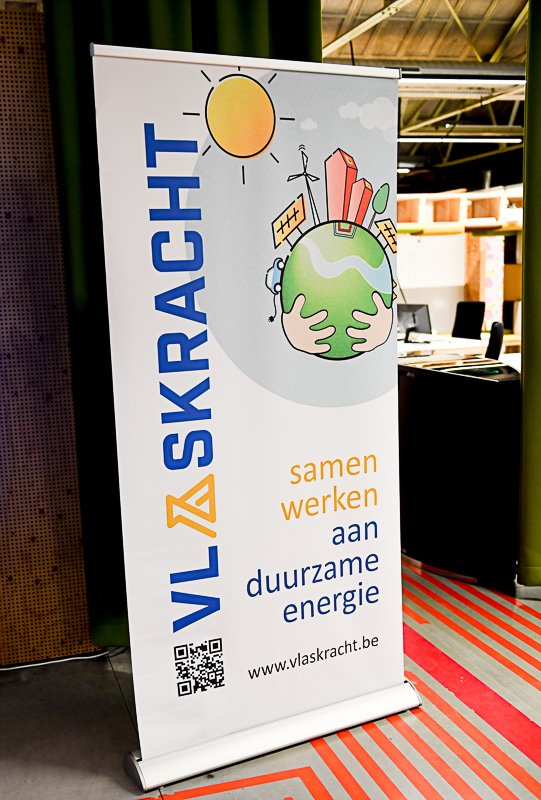 DavidCatry's tweet photo. gisterenavond infosessie van @vlaskracht in Kortrijk over @Ecopower_BE , deelauto's van @PartagoMob via @coopstroom en de reeds gerealiseerde zonneprojecten in het @leiedal. Mooi werk ! #beauvent @rescoopv https://t.co/eQqfYznW9a https://t.co/9sghT5qFoM