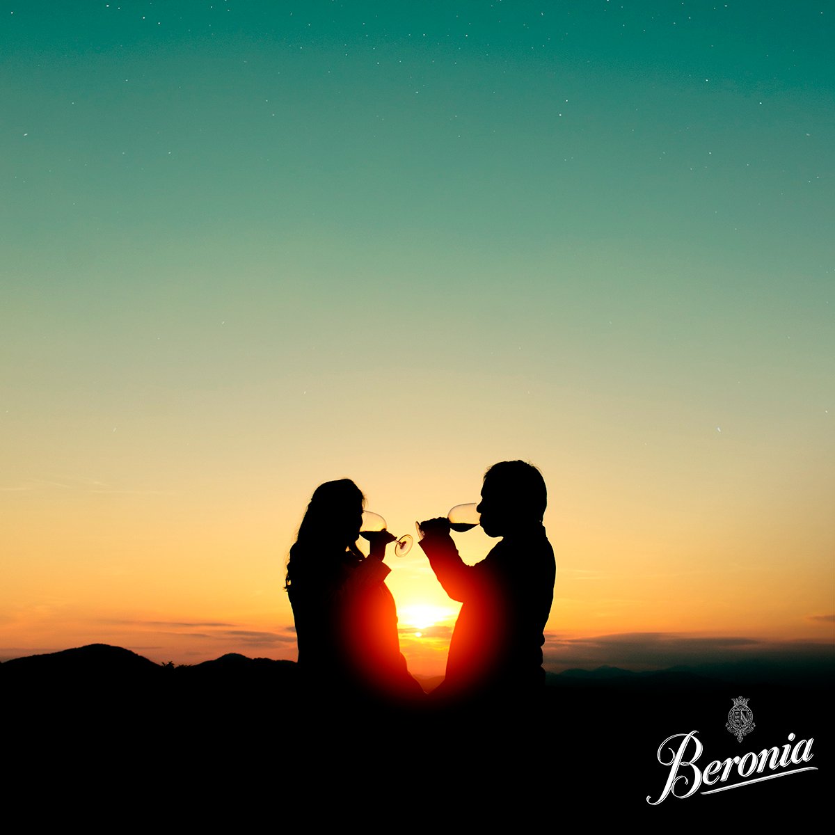 BodegasBeronia's tweet photo. ¿Qué te parece fusionar un precioso atardecer y una copa de #Beronia? #BodegasBeronia #Vino #Sunset https://t.co/ciKAVmOag7