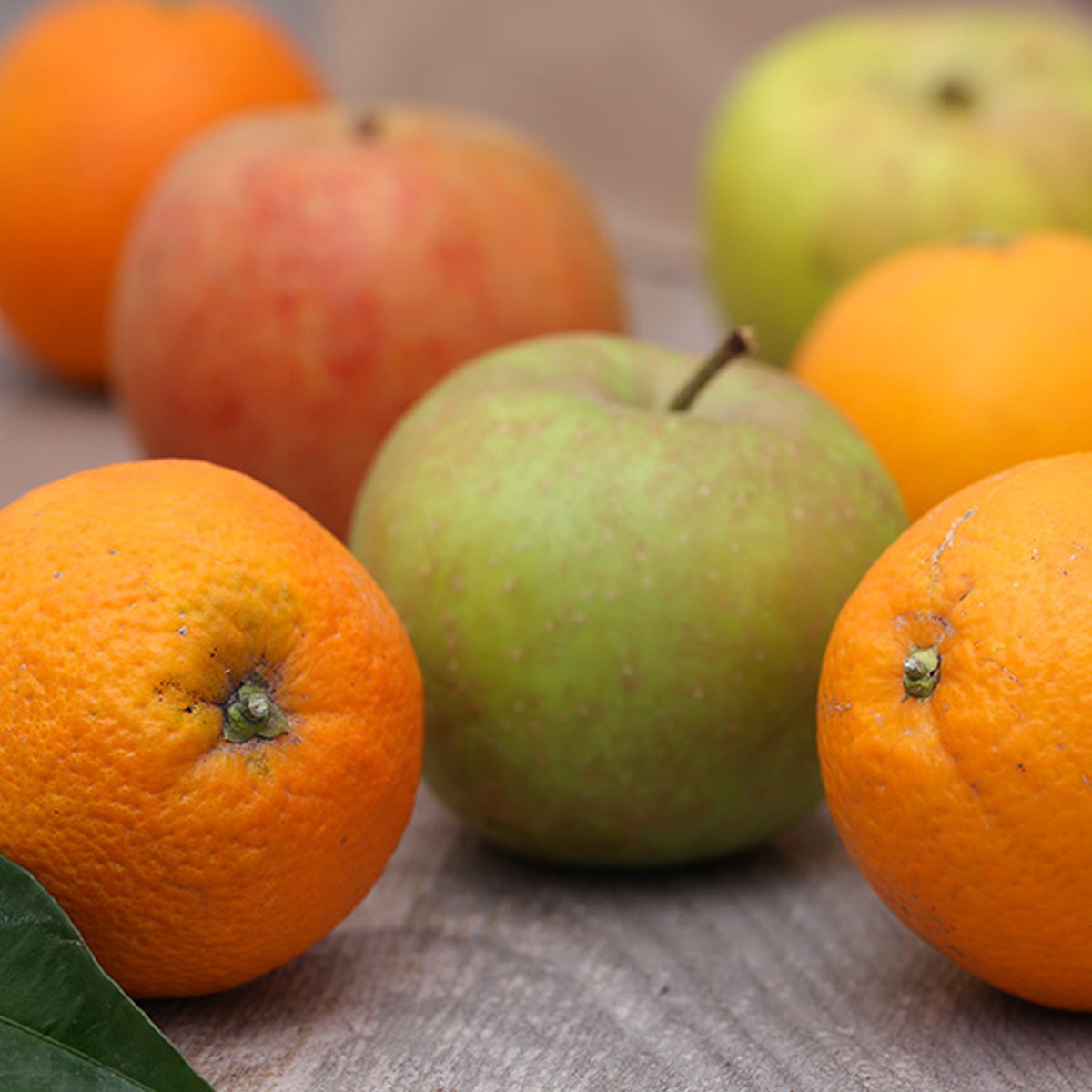 🍊 Au programme de votre corbeille cette semaine : des pommes, des bananes BIO (commerce équitable) et des oranges BIO. 

Selon votre région, ce sera aussi l'occasion de (re)découvrir nos dattes BIO ou nos abricots moelleux BIO et/ou nos délicieux fruits secs BIO. Miam !