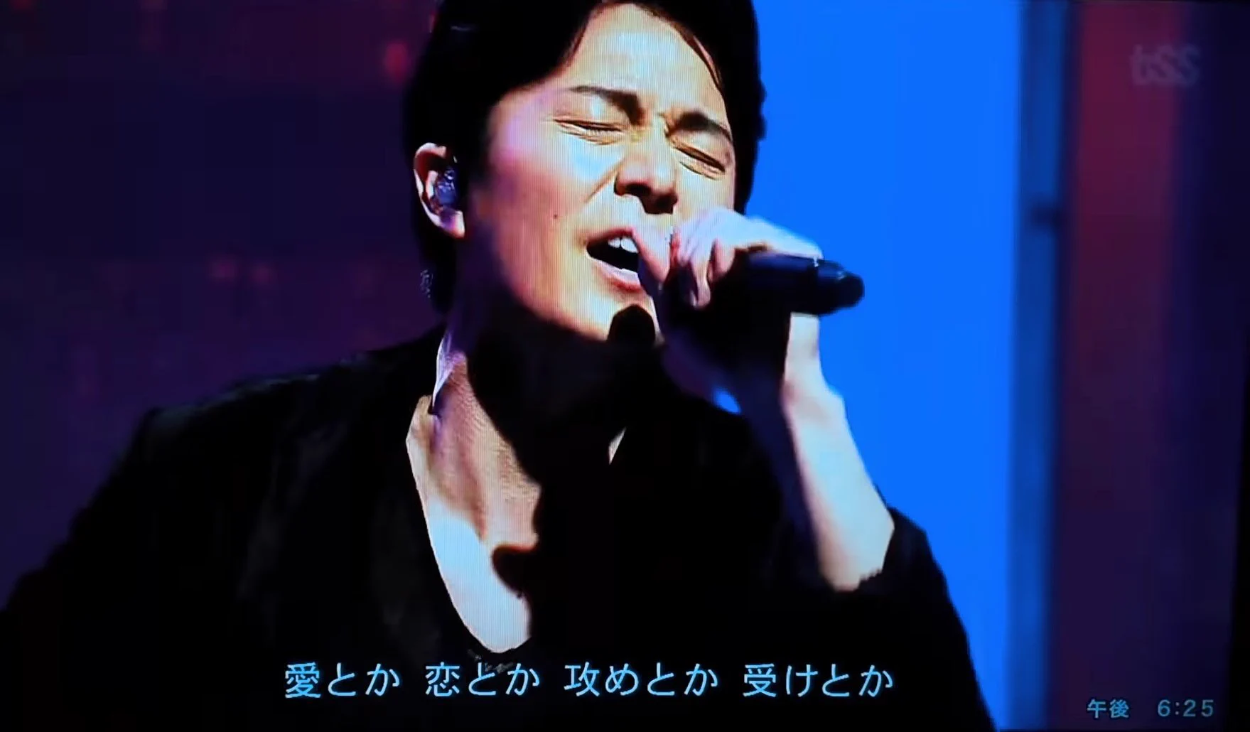 福山雅治が腐男子？wwwなんとボーイズラブ漫画を現場に持ち込みwww
