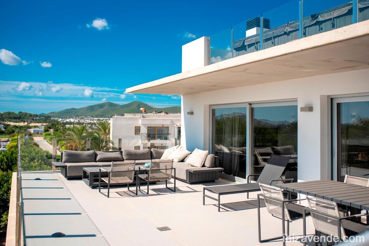SpainHouses_net's tweet photo. #Houseoftheweek: Located on the island of Ibiza, a dream place to live, surrounded by relaxation and Mediterranean style in a beautiful and modern attic, spectacular views of the old town and the sea.

>> A dream penthouse in Santa Eulalia del Río (Ibiza) https://t.co/cyuyELvARh https://t.co/PWv1Lz5Ye8