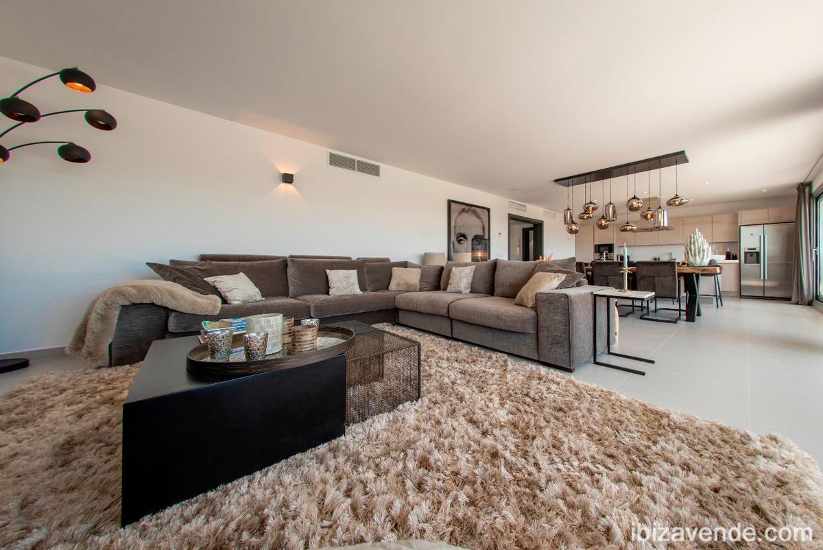 SpainHouses_net's tweet photo. #Houseoftheweek: Located on the island of Ibiza, a dream place to live, surrounded by relaxation and Mediterranean style in a beautiful and modern attic, spectacular views of the old town and the sea.

>> A dream penthouse in Santa Eulalia del Río (Ibiza) https://t.co/cyuyELvARh https://t.co/PWv1Lz5Ye8
