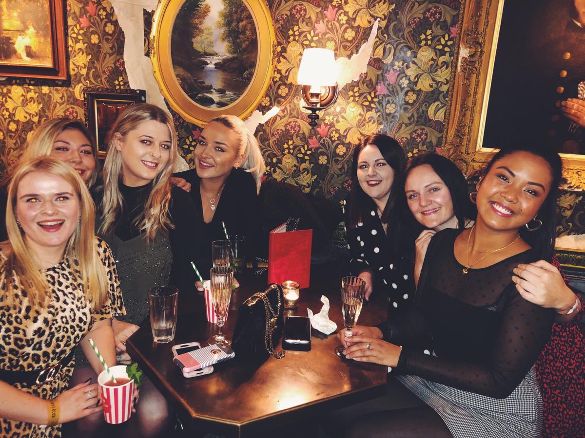 amyjanep88's tweet photo. Few updates since I’ve been absent from Twitter and moving to the big smoke....
⚡️@EShuffleLDN opening in #CanaryWharf
🎯@flightclubdarts Islington launch
💁🏼‍♀️@Hospfemale Appointed as board member for #London Female Hospitality Network launching 2020 💫 
#excitingtimes #happy https://t.co/QfCXtFM3hG