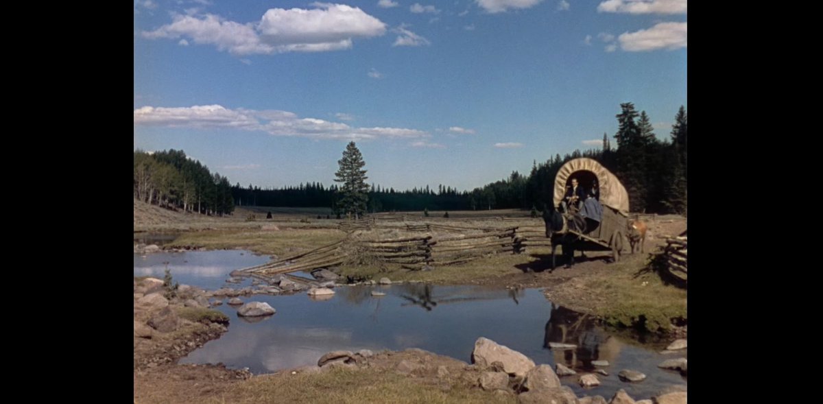 좋은 영화를 찍고 싶은 열망이 강했던 15세의 스필버그는 존 포드를 찾아가 어떻게 하면 좋은 영화감독이 될 수 있는지 물었고, 존 포드는 "지평선을...