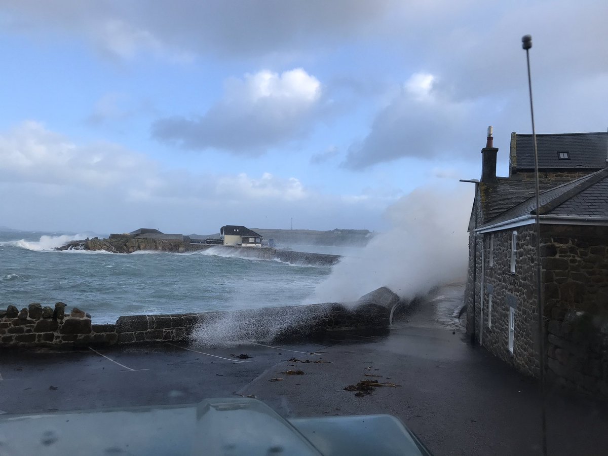 StMarysHbr's tweet image. Still piling over @StMarysHbr. We will look to open the quay at 09:30. @TrescoBoats @IOSTravelupdate @itvwestcountry @BBCCornwall @BBCBreakfast @visitIOS