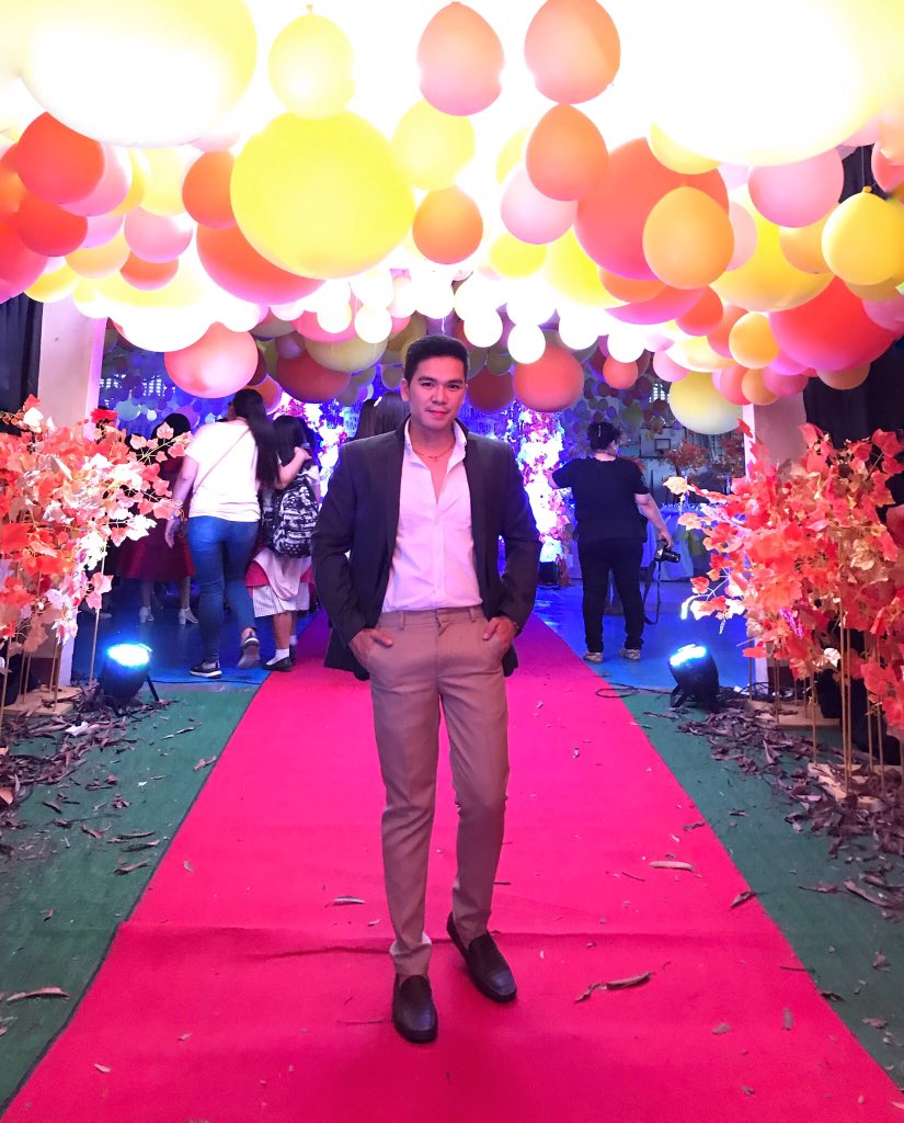 mrjmgutierrez's tweet photo. ako lang βto ππ #fallinlovewithautumn https://t.co/bzOhiT6Nuj