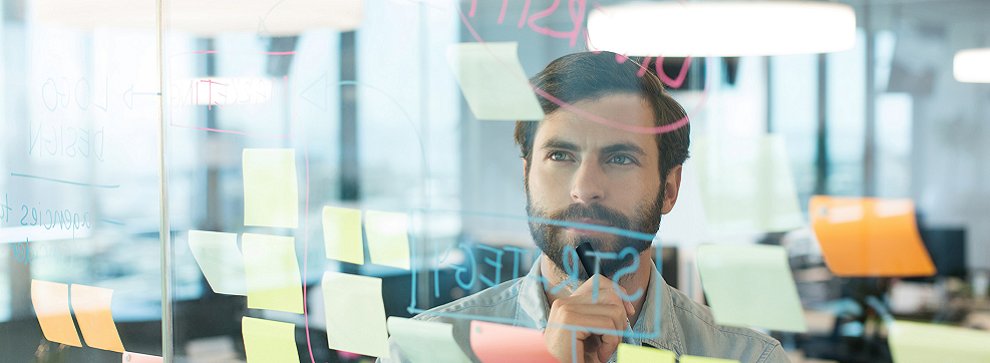 studyrama's tweet photo. Pourquoi la maîtrise des #sotfkills est-elle indispensable lorsqu'on souhaite devenir #AnalysteFinancier 📈 ? On vous dit tout dans notre #interview avec @INSEEC_Bachelor ➡ https://t.co/sgzFuktxyw https://t.co/7dagC9yQ50