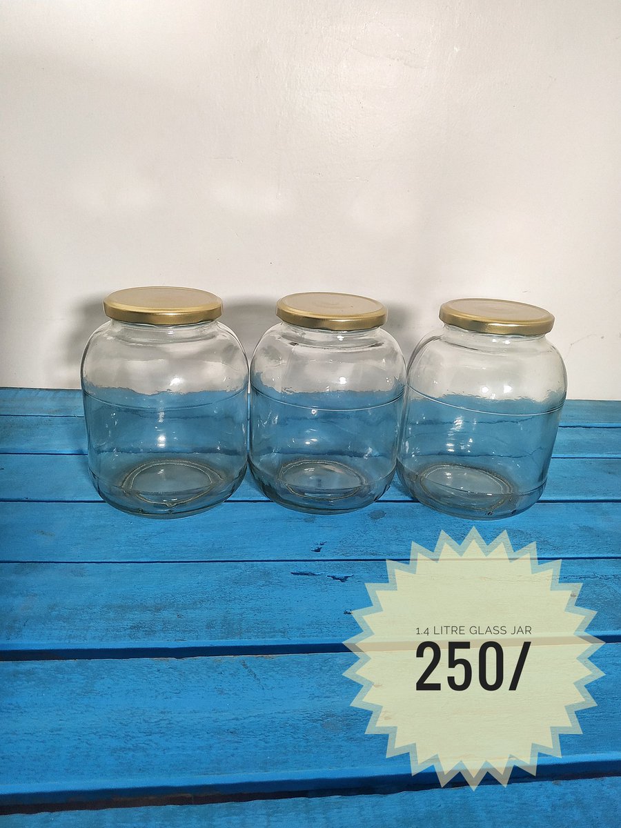 Jarzia1's tweet photo. Price list

330ml - 80/
370ml - 80/
720ml - 120/
1 litre  - 200/
1.4 ltr  - 250/
2 litre  - 300/

DM or WhatsApp 0799016221 to order https://t.co/2sGFY2Z7G7