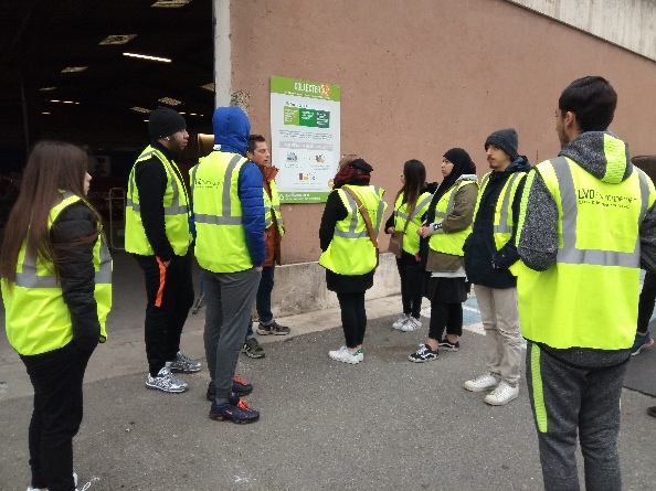 MLocaleAubagne's tweet photo. Visite de la #Ressourcerie d'#Aubagne par les jeunes de la #Garantie #Jeunes. Merci pour l'excellent accueil !
@PaysAubagne @ardmlpaca @UNmissionlocale @lavarappe https://t.co/5Fm9prlCRb