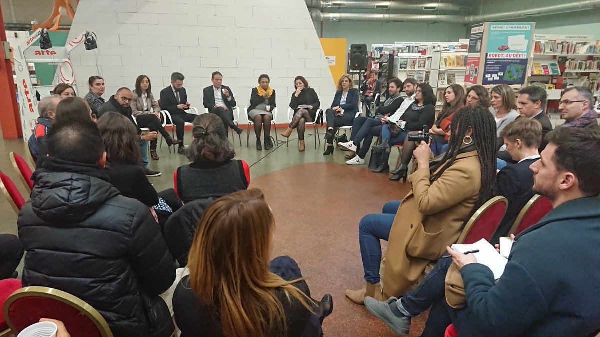 Frequenceecoles's tweet photo. Une multitude d'acteurs sont réunis ce matin à la médiatheque de @vaulxenvelin69 pour présenter les initiatives mises en place sur le territoire au Secrétaire d'Etat chargé du Numérique @cedric_o
> développer les compétences numériques des publics
> favoriser l'#inclusionnum https://t.co/vIVa7Eqj51