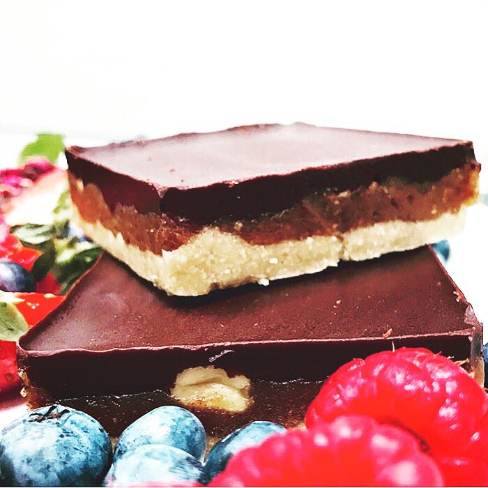Our Peanut Butter Millionaire shortbread...a perfect Valentine treat ❤️
#rawchocolate #glutenfree #vegan