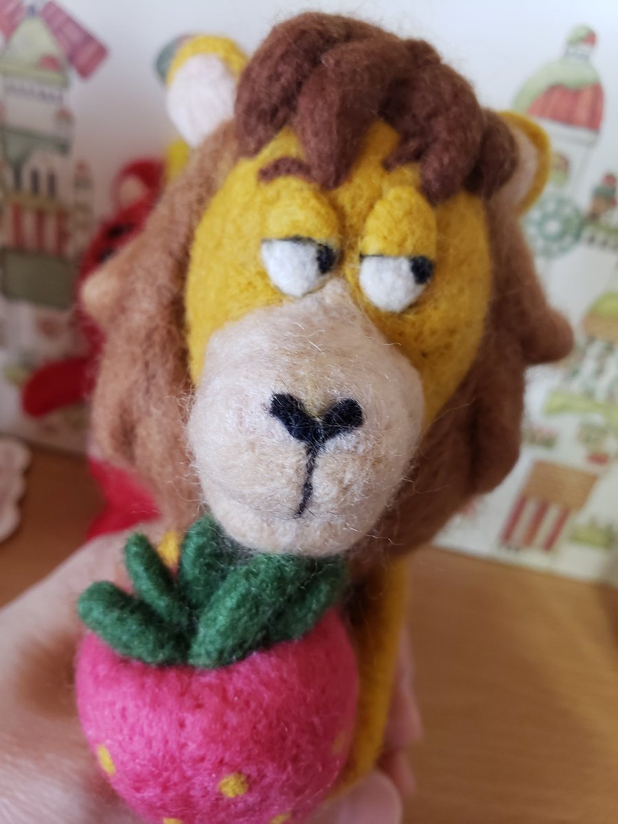 ayu153's tweet image. いちご🍓やっとしっかり持ってる🦁
色々大っきいww

#羊毛フェルト
#ライオンさん
#東方神起LIVETOUR2019_XV