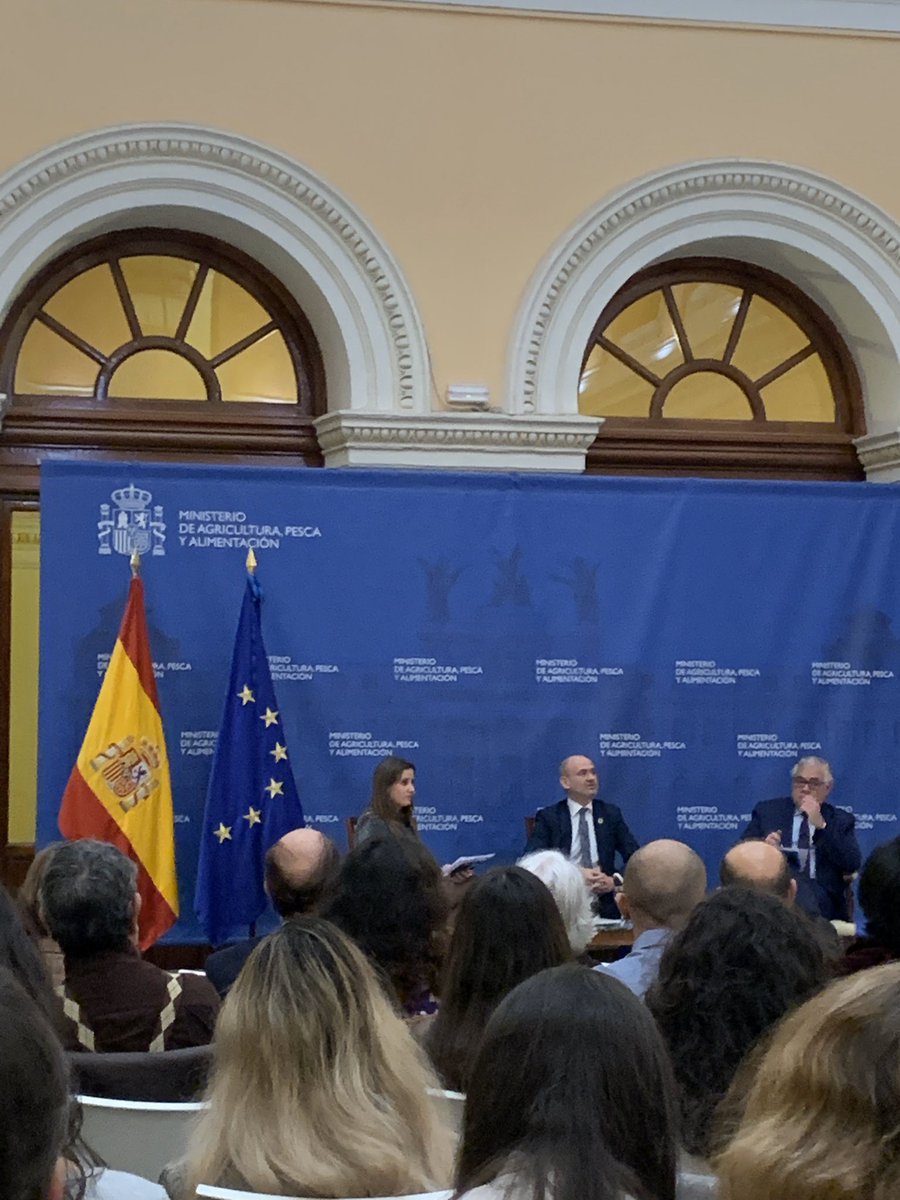 achontu's tweet photo. Gregorio Varela Catedrático de #Nutrición de @USPCEU en el #DiaNacionalDesayuno en el @mapagob Presenta nuestra @CEUAAlumni Paula Rodriguez de @FENnutricion https://t.co/1C227BXYy4