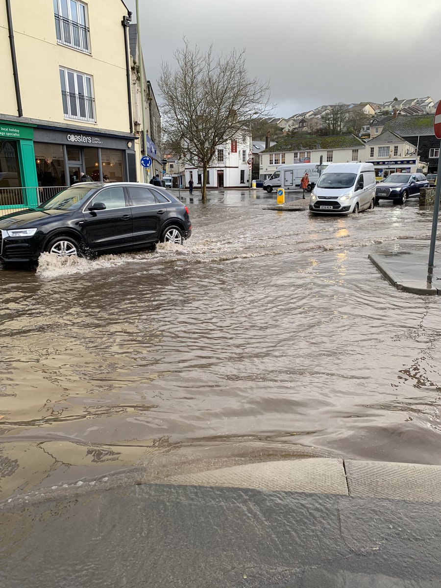 AlwaysDivineLiz's tweet photo. People really drove too fast through these waters morning! #kingsbridge #southhams #salcombe #southpool flooding round here today after shocking storm! 😣 https://t.co/q32BLpuvjM