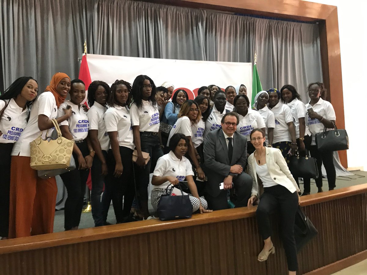 Les doctorantes du Ph.D PTCI-CRDI avec le Président du CRDI et la Directrice du BRACO-CRDI