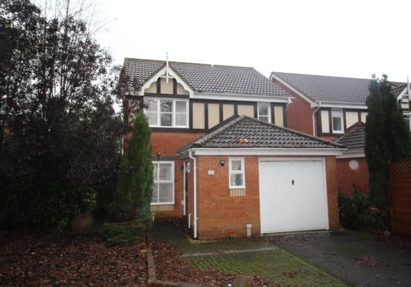 mustbesold's tweet image. **RECENT INSTRUCTION - SOVEREIGN CLOSE,  SOUTHAMPTON, SO40 8XP**

Offered for sale chain free and situated in the popular area of West Totton is this 3 bedroom detached family home for £300,000.

rightmove.co.uk/property-for-s…