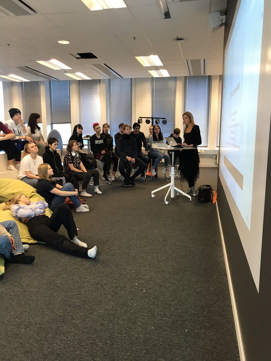 Nu är vi (i smyg) igång. 💥Först lektionen av många i Makerzone hålls av fantastiska @SOLisaEriksson
Alla intresserade i #solskol kan boka Makerzone redan nu och till hösten är vi igång med teman
#makerzoneSollentuna