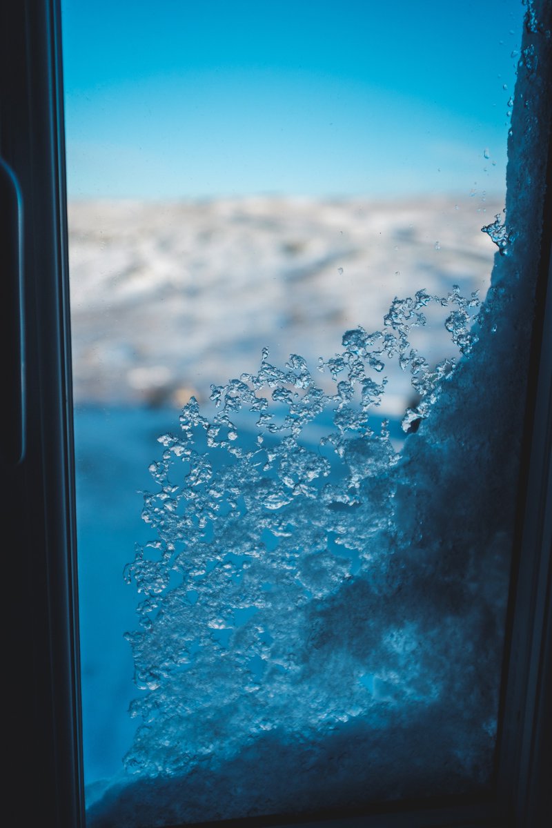 thetanhillinn's tweet photo. These amazing photos were taken by @GullwingPhoto yesterday at the highest pub in Britain - The Tan Hill Inn π¬π§#tanhillinn #yorkshire #snow #highestpub https://t.co/e0eOejlJc4