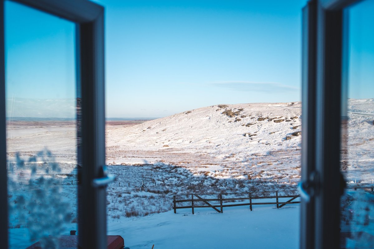 thetanhillinn's tweet photo. These amazing photos were taken by @GullwingPhoto yesterday at the highest pub in Britain - The Tan Hill Inn π¬π§#tanhillinn #yorkshire #snow #highestpub https://t.co/e0eOejlJc4