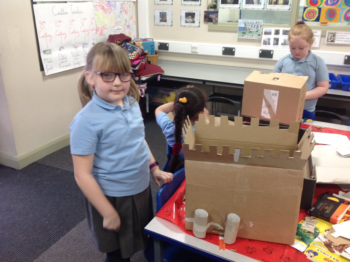 MissHoldenLCP's tweet photo. Today we are having a D&amp;T day in Year 2. The children have designed and are now making their castles. We will update you with our progress throughout the day. @leighcentralps @MrsVincentLCP #castles #dtisfun https://t.co/BripV42zBy