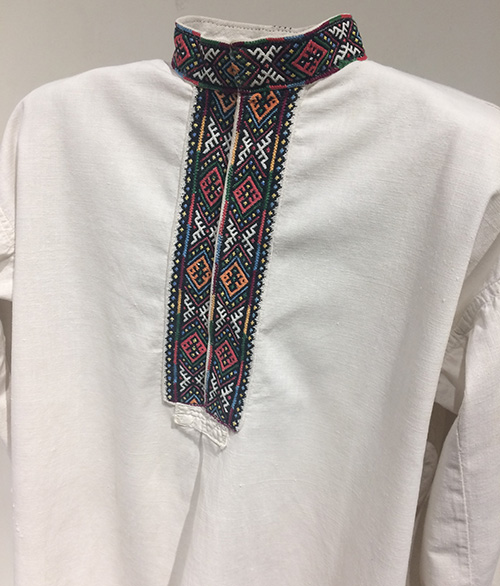 nat_clothing's tweet photo. Boysโ #embroideredshirts from various regions of western #Ukraine, the first half of the 20th century. Left to right: #Transcarpathian region, Ternopil region, Transcarpathian region
#embroidery #Ukrainianembroidery #nationalclothing #folkdress #folkcostume #folkclothing https://t.co/XWGJzmLEpg