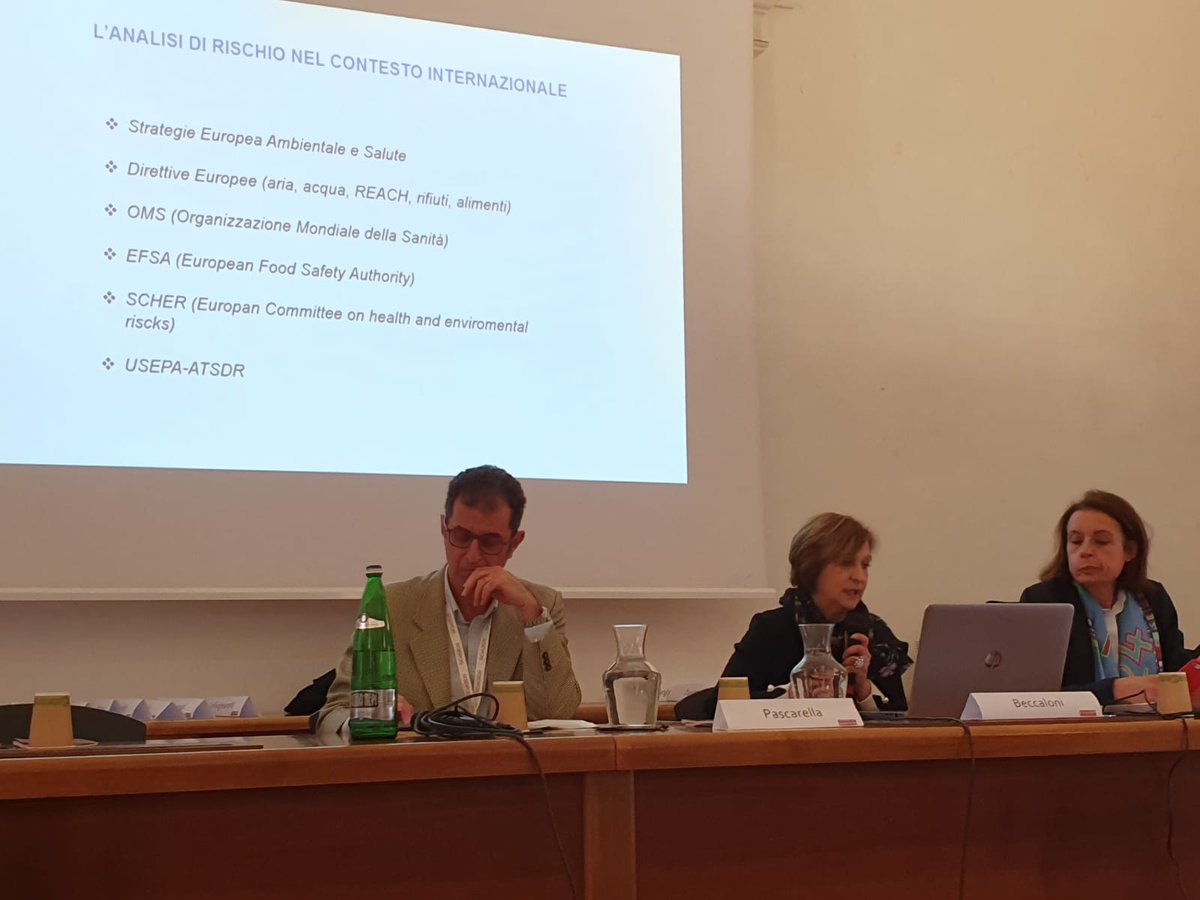 ISPRA_Press's tweet photo. Alla @SapienzaRoma si é parlato ieri di #siticontaminati. #Pascarella #Ispra ha parlato di bonifiche @SNPAmbiente: potenzialità, ostacoli incontrati, obiettivi da raggiungere e quelli raggiunti, come le linee guida sul fondo dei suoli e della falda o quelle sul soil gas https://t.co/JQdRPA1p54