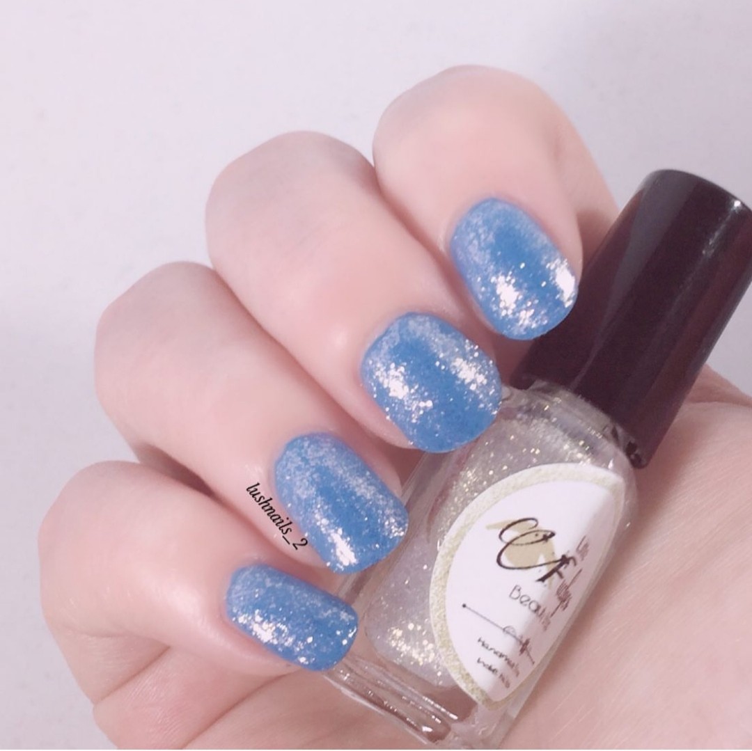 🍹Pina Colada🍹
Beautiful and sparkling gold flakies in a clear base. A perfect manicure topper.
littlefudgesbeautyshop.co.uk/product/pina-c…
📸 @_kellyA84
#littlefudgesbeautyshop #indienailpolish #UKGiftHour #beauty #RTmeBB #UKEtsyRT #handmade #shopindie #smallbusinessuk #SBS #QueenOf