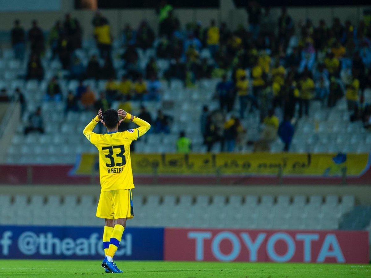 naseralsudairi's tweet photo. أجمل لقطة في مباراة #الشارقة_التعاون مافعله لاعب #التعاون الكابتن #أحمد_عسيري حينما قام بتنبيه الرابطة بالتوقف عن التشجيع احتراماً للآذان 👌🏽
رسالة نبيلة تستحق الثناء 👍🏽
أسأل الله أن يبارك في شبابنا ويوفقهم لطيب الأعمال وكريم الأخلاق
منقول
👇🏽👇🏽👇🏽👇🏽 https://t.co/MBQLrzXmBh