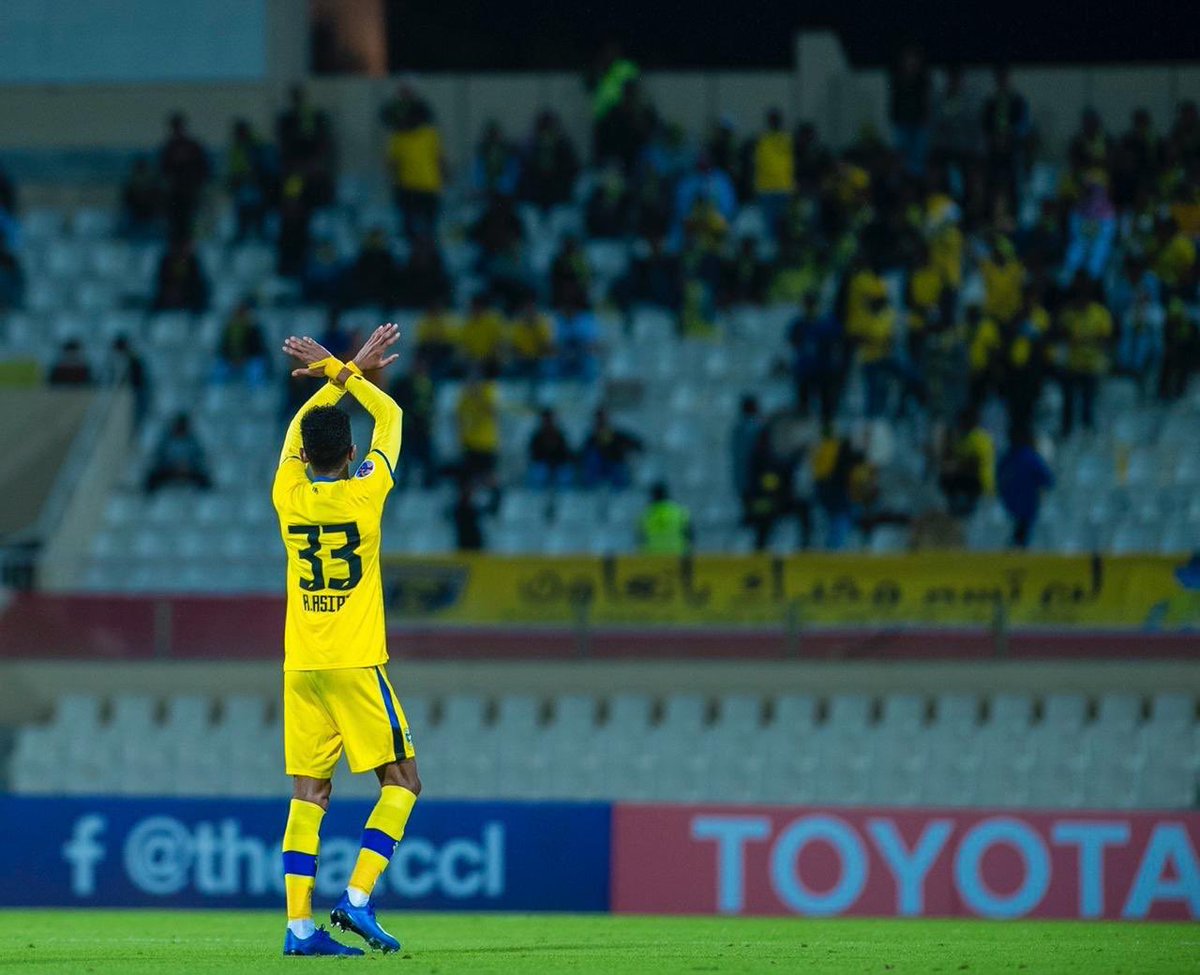 naseralsudairi's tweet photo. أجمل لقطة في مباراة #الشارقة_التعاون مافعله لاعب #التعاون الكابتن #أحمد_عسيري حينما قام بتنبيه الرابطة بالتوقف عن التشجيع احتراماً للآذان 👌🏽
رسالة نبيلة تستحق الثناء 👍🏽
أسأل الله أن يبارك في شبابنا ويوفقهم لطيب الأعمال وكريم الأخلاق
منقول
👇🏽👇🏽👇🏽👇🏽 https://t.co/MBQLrzXmBh