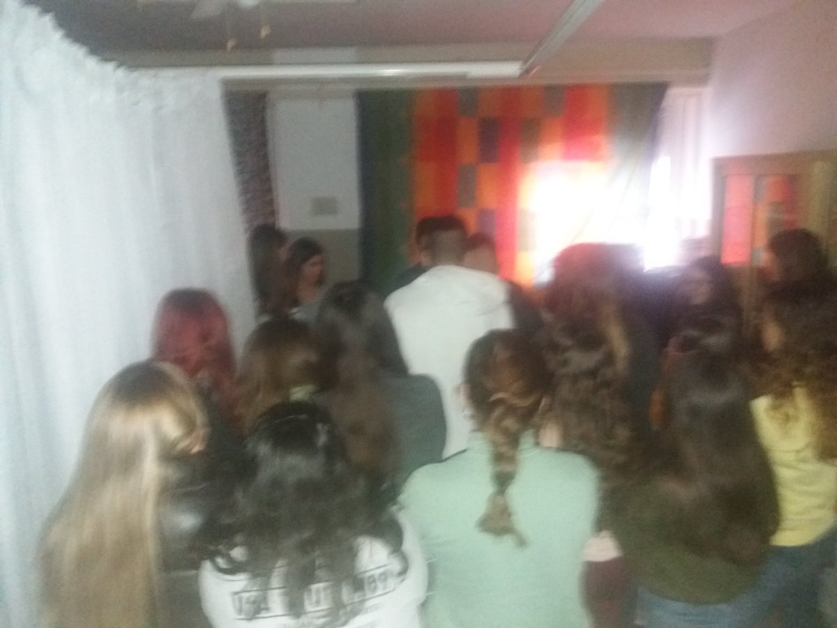 SONIACUEN's tweet photo. Hoy Julia y su grupo de 2ESO han repetido su actividad de ESCAPE ROOM en el @iestnt.
#2APSD ha participado. ¿habrán resuelto laa diferentes pruebas?
#hablandohumano
#EquipazoIESTNT
#actividadesinteretapas https://t.co/QcpU3WnVT7