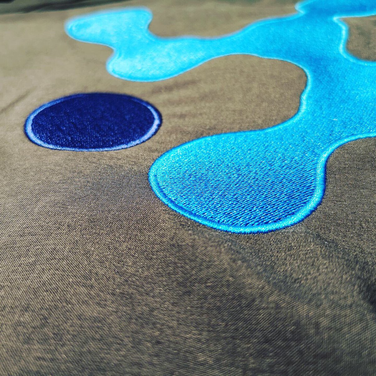 soshamburg's tweet image. #softshelljacken #poloshirts #hoodies und auch #pferdedecken teilweise im Überformat von uns mit vollen #leidenschaft und #freude bestickt.

#embroidery #teamwear #corporatefashion #sweater #sweatshirt #softshelljacket #polo #pique #horseblanket #hamburg