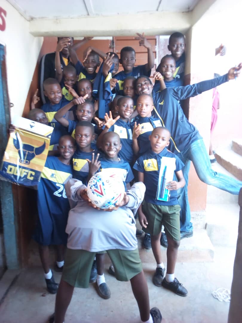 Another donation of <a href="/OUFCOfficial/">Oxford United</a> kit to a school in #SierraLeone I think you can tell by photos 2 &amp; 3 that the team &amp; teachers were REALLY happy with the  donation #MakingARealDifference