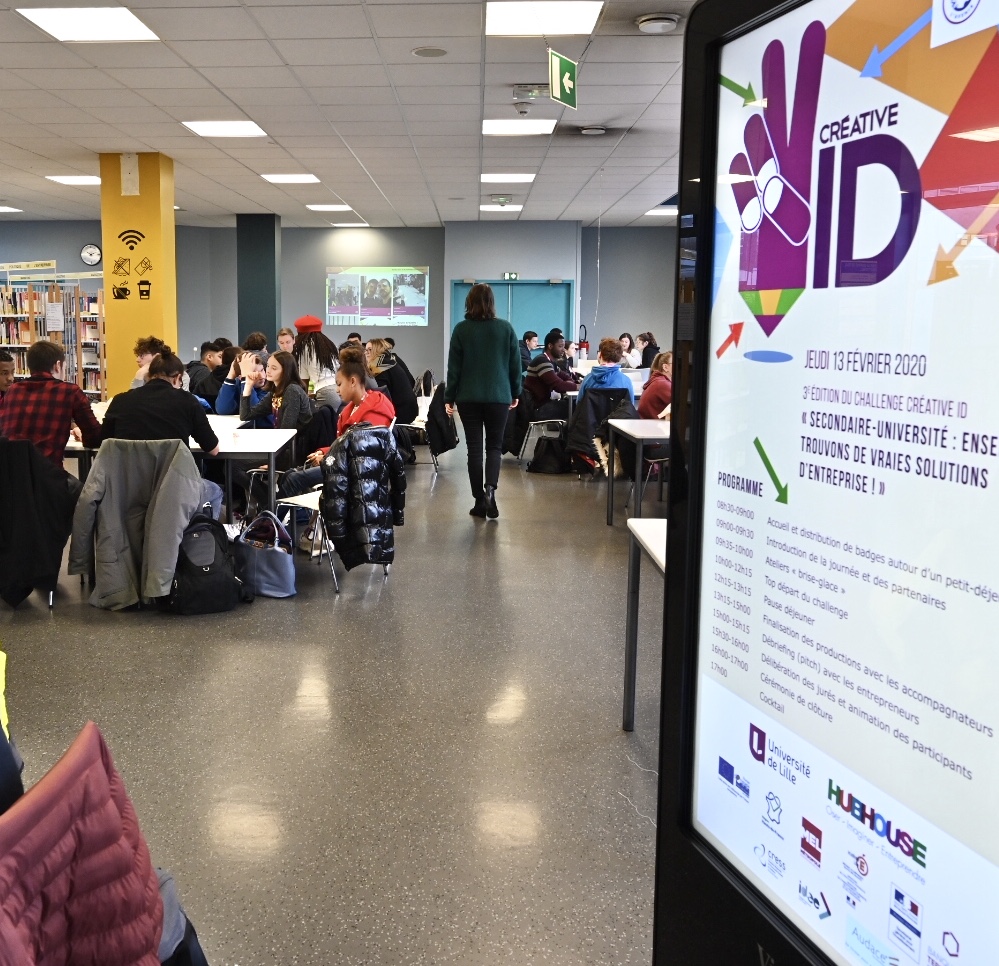 univ_lille's tweet photo. Le challenge #CreativeID est lancé !
👉Différents publics présents aujourd'hui : collégiens, lycéens, étudiants #ULille et chefs d’entreprises.
L'objectif ? Démystifier la création d’entreprise et aider les plus jeunes et étudiants à amorcer une réflexion sur leurs projets. https://t.co/POmT3BGWlx