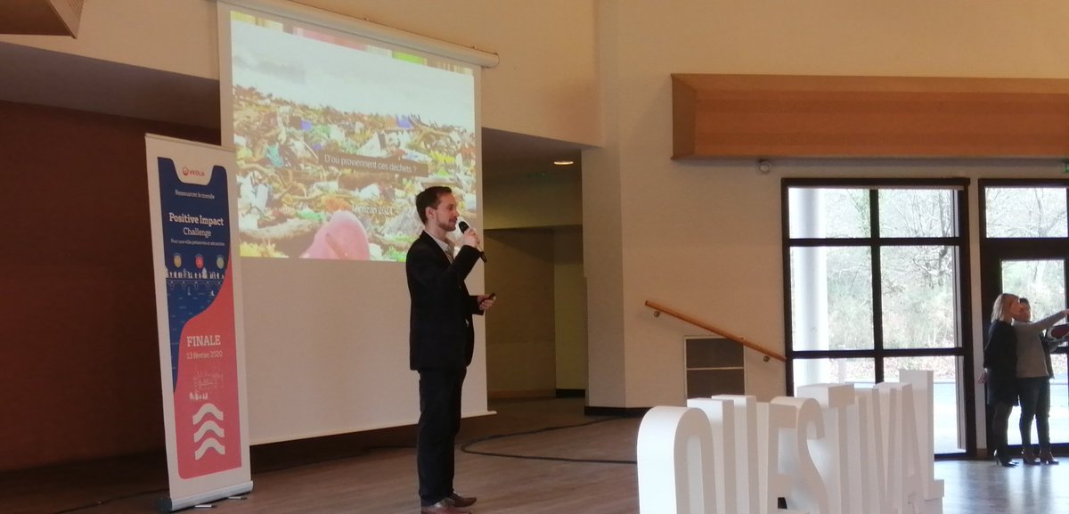 FannyRaimann's tweet photo. 1er pitch de la finale : comment réduire le plastique des océans ? @PlasticVortex nous expose sa solution #PositiveImpactChallenge https://t.co/YFPRnlLg5s