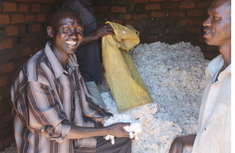 oasisinuganda's tweet photo. Can a village savings group help me as an individual? Nelson saves with Wabed ki gen group. He took a loan of UGX 250,000 (£55) to invest in the cotton business. He now has a wholesale business, buys cotton from farmers and sells to a textile company, and is also now an employer. https://t.co/4KMwXWNogw