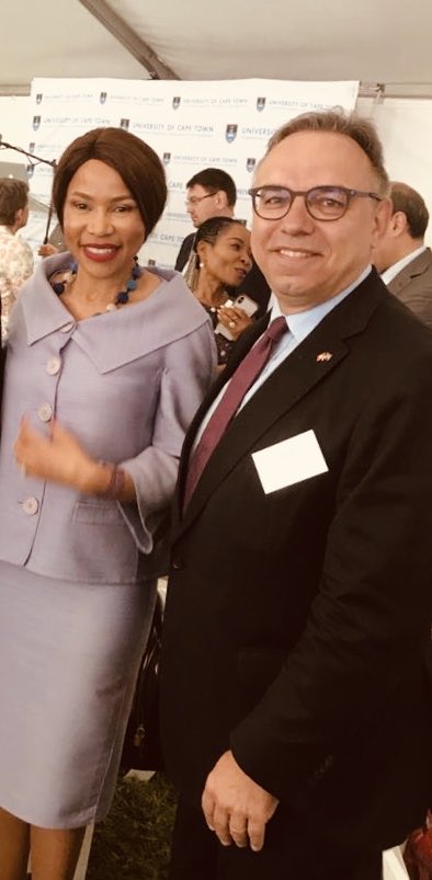 Switzerland_SA's tweet image. Innovative collaboration between @UCT_news and @UniBasel_en to build next generation of #urbanism able to shape our societies and politics based on #Sustainability #SocialJustice #Business Thank you Prof. Oldfield, Prof Phakeng @UCT_VC and Chancellor Motsepe @PreciousMotsepe