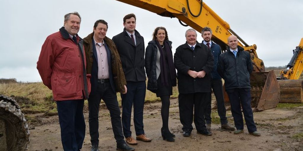 PlanningDesignP's tweet image. Having secured outline permission for the largest single development ever approved in Derbyshire Dales we are delighted that fellow @MarketingDerby Bondholder @D2N2LEP will provide £1M to create a new link road to unlock development of Ashbourne Airfield buff.ly/3b8y7PX