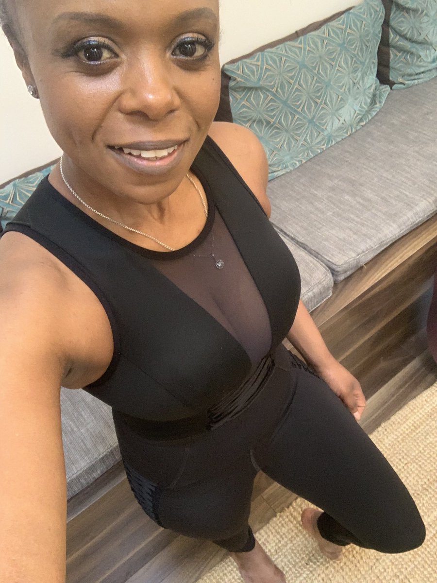 StyleVoyager_'s tweet photo. ❤️ Decided it was time to go back to 7am #yoga practice. Have to say it is best start to the day. Feeling energised and ready for whatever today brings🧘🏽♀#thursdayvides #selflove #wellness #sustainablefashion
Set @MICHI_New_York https://t.co/woXHIW8Ap8