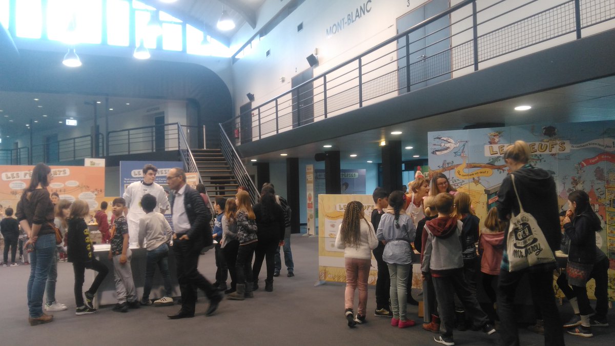 CultureUGA's tweet photo. #MBK #IdexRsc
🎙️ "L'exposition se poursuit tout le week end, avec des conférences sur des thématiques variées : lecture des packagings, déchiffrage du #Nutriscore , fausses idées sur l' #obésité, la viande dans l'alimentation" - Christophe Moinard, porteur du projet #UGAFood https://t.co/UOoG6sdiYx
