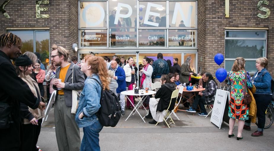 ace_southwest's tweet image. 🎨 We’re happy to announce a new #NationalLottery development fund aimed to increase professional development opportunities for visual artists in #Bristol and the West of England 🎨 

Our area director @philgibby blogs to tell us more ➡️ buff.ly/2wfIMZp