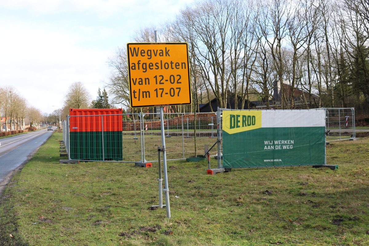 DeRooWegen1932's tweet photo. Binnenkort starten wij in opdracht van de gemeente Emmen met de "Herinrichting Ermerweg"
#DeRoo #bestrating #30kmzone @GemeenteEmmen https://t.co/3ctd9IO8Ep